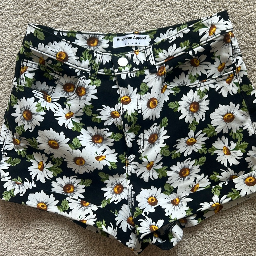 VTG American Apparel daisy print shorts